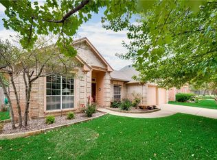 2207 Park Hurst Dr, Arlington, TX 76001
