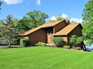 969 W Shore Dr, Fox Lake, IL 60020