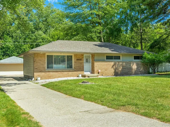 22400 Leewright Ave, Southfield, MI 48033