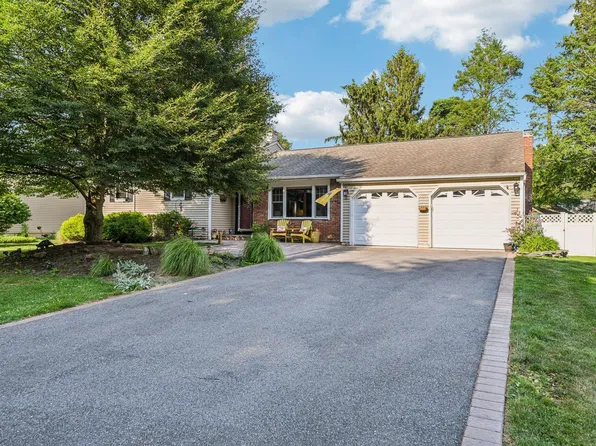 11 Kim Avenue, Smithtown, NY 11787