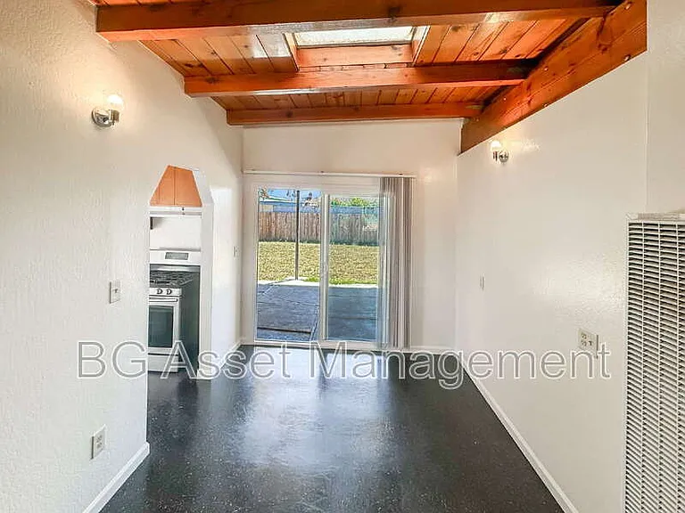 1526 Visalia Ave — Photo 5