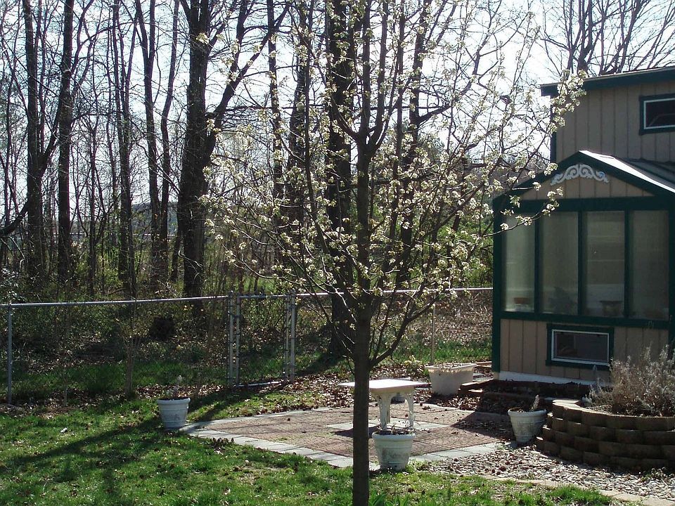 2nd image of 835 Broadfield Dr