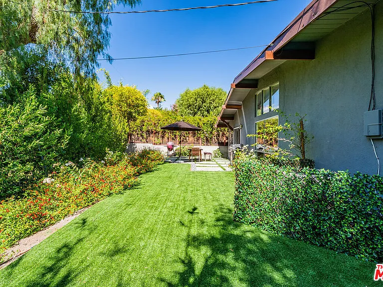 22705 Crespi St — Photo 26