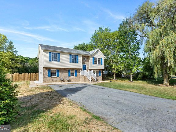 5th image of 32 Doral Dr