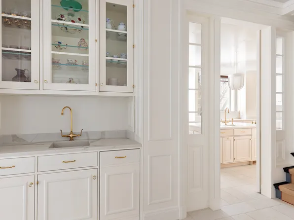 740 Park Avenue image 9 of 23