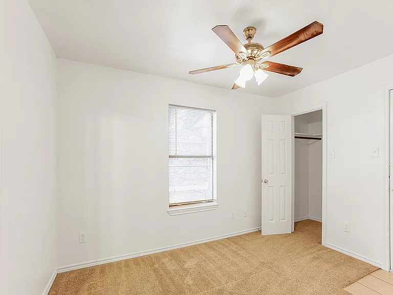 315 Isbell Rd — Photo 15