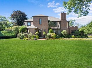 4 Saltmeadow Ct, Bayport, NY 11705