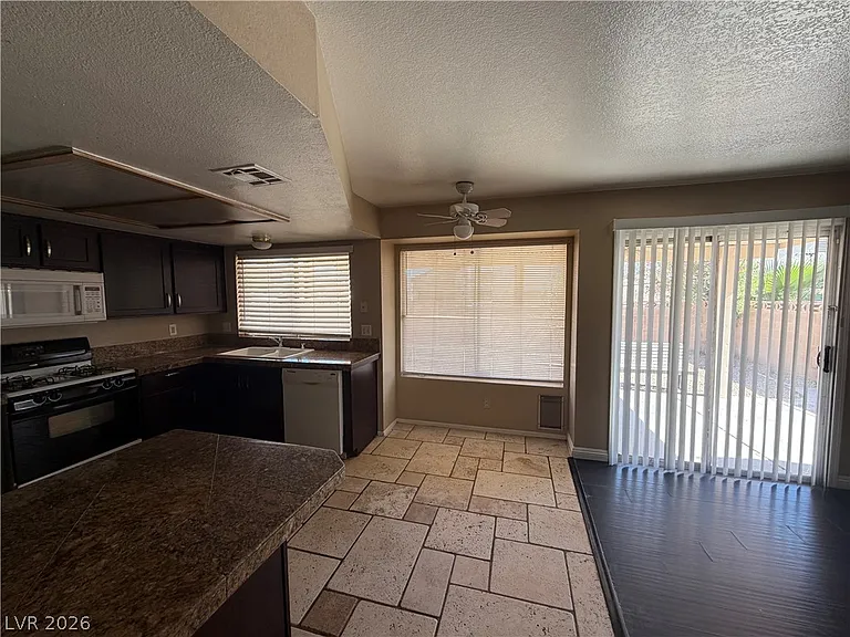 852 Celebration Dr — Photo 18