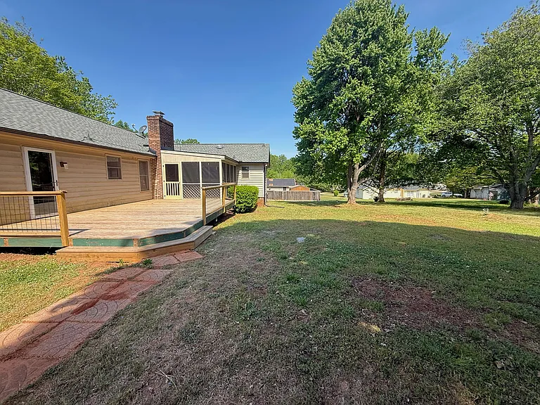 610 Clarendon Dr — Photo 21