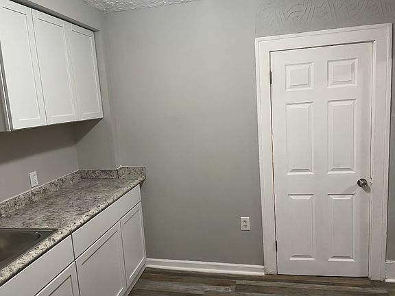 2nd image of 1323 W 6th St