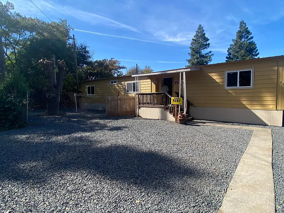 204 W Lassen Ave