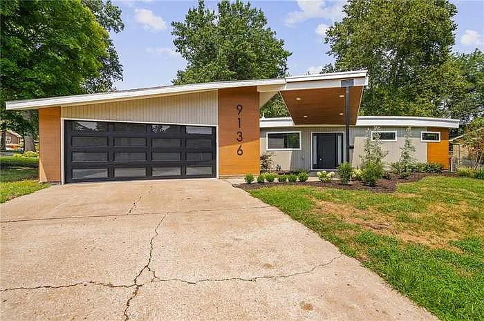 9136 Grant Ln — Photo 1