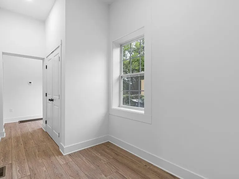 1503 N Chamberlain Ave — Photo 14