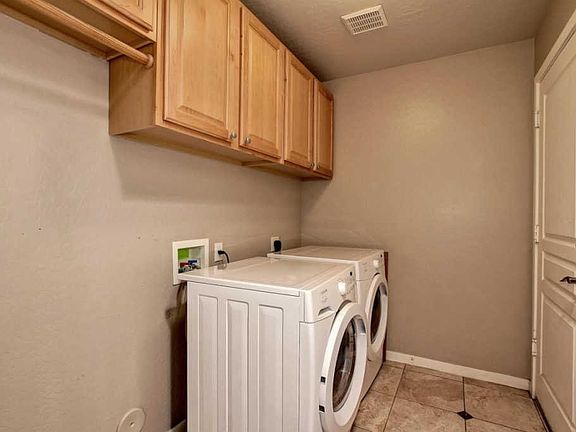 5th image of 2123 E Valencia Dr