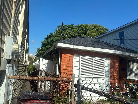 3rd image of 1504 Clouet St