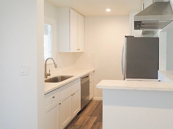 4th image of 1317 N Holliston Ave APT 5