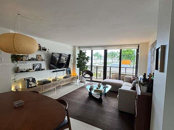 3rd image of 600 NE 36th St APT 216
