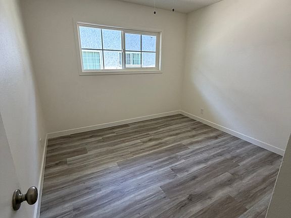 4th image of 4939 Clara St #4