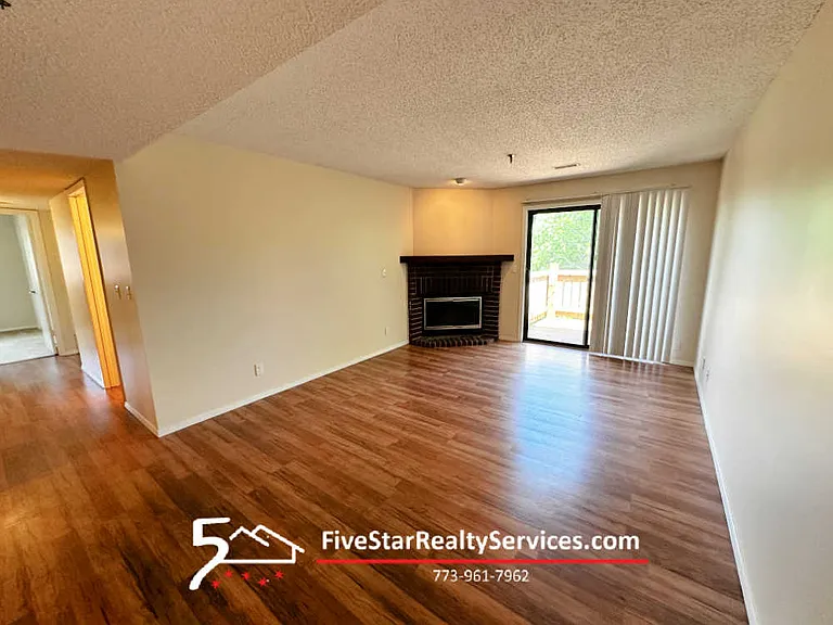 1360 Brook St #L — Photo 2