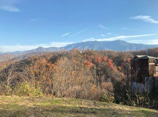 807 Sourwood Dr, Gatlinburg, TN 37738