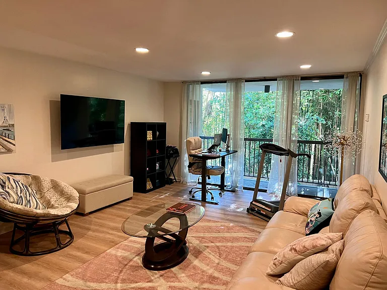 911 N Kings Rd #111 — Photo 3
