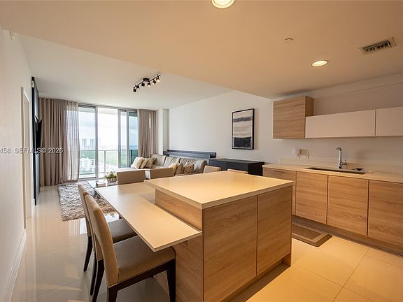 4th image of 16385 Biscayne Blvd #3117