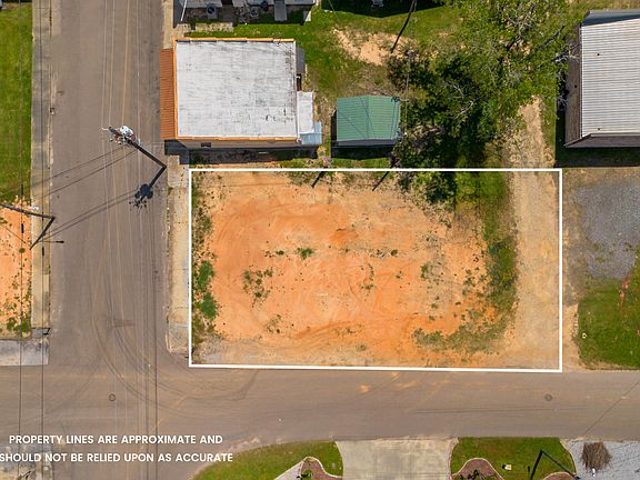 3rd image of 106 N Oak St