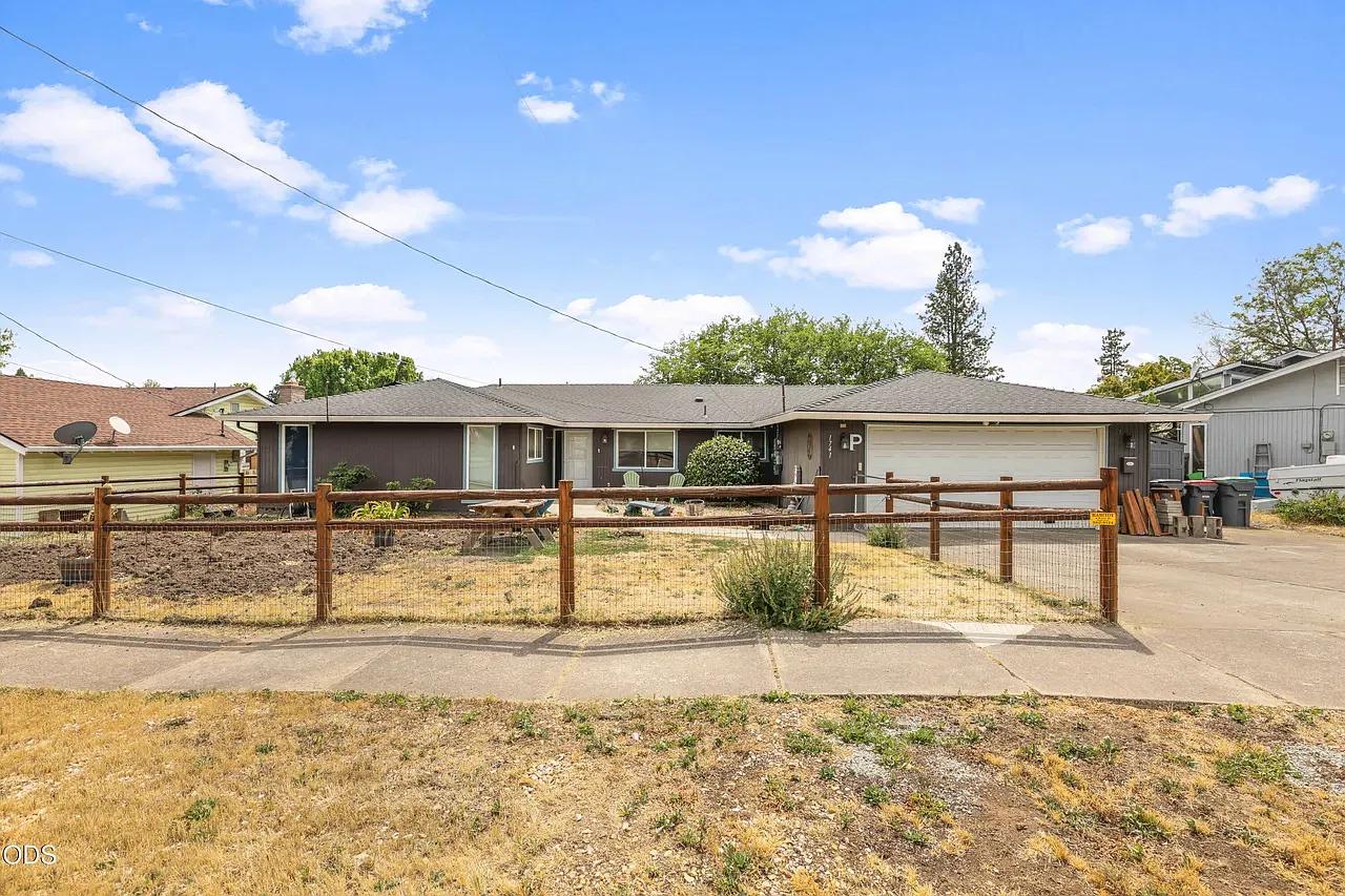 4 bed, 2069 sqft, $3,300 — Photo 4