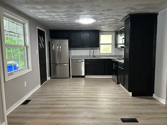 Fremont St 833 Unit #1 (LM) - 1 — Photo 3