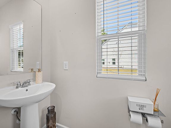 5th image of 4023 E Associate Dr