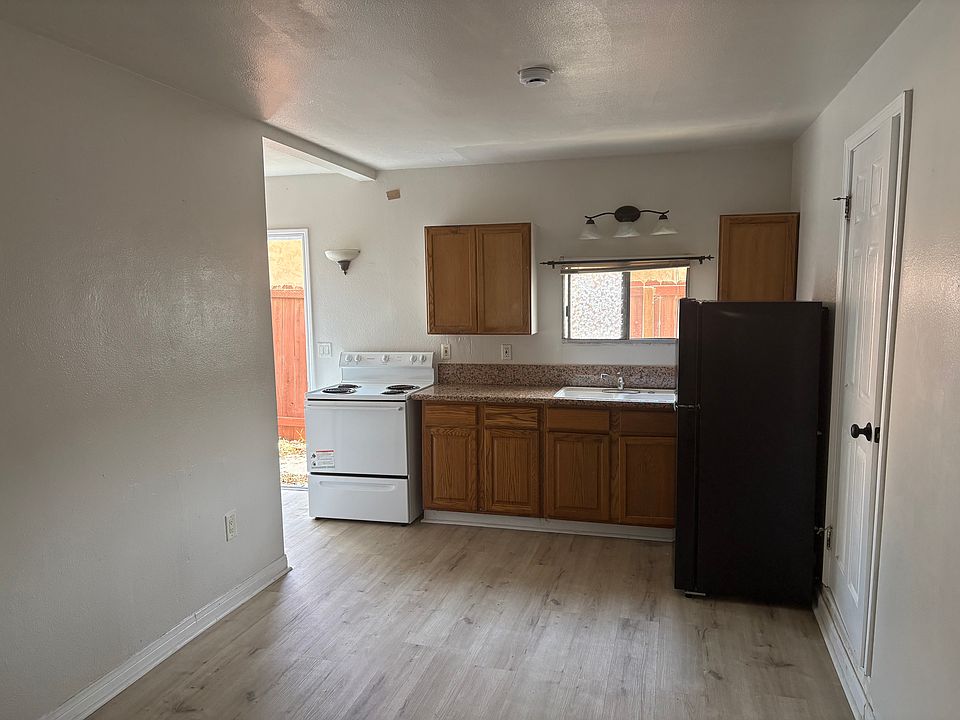 1st image of 11324 Martha St #1/4