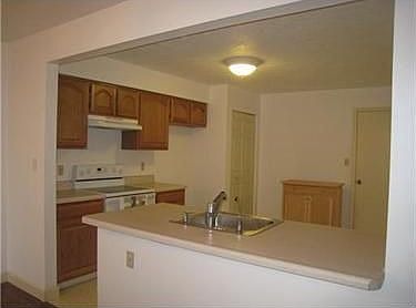 4th image of 779 Sunset Cir