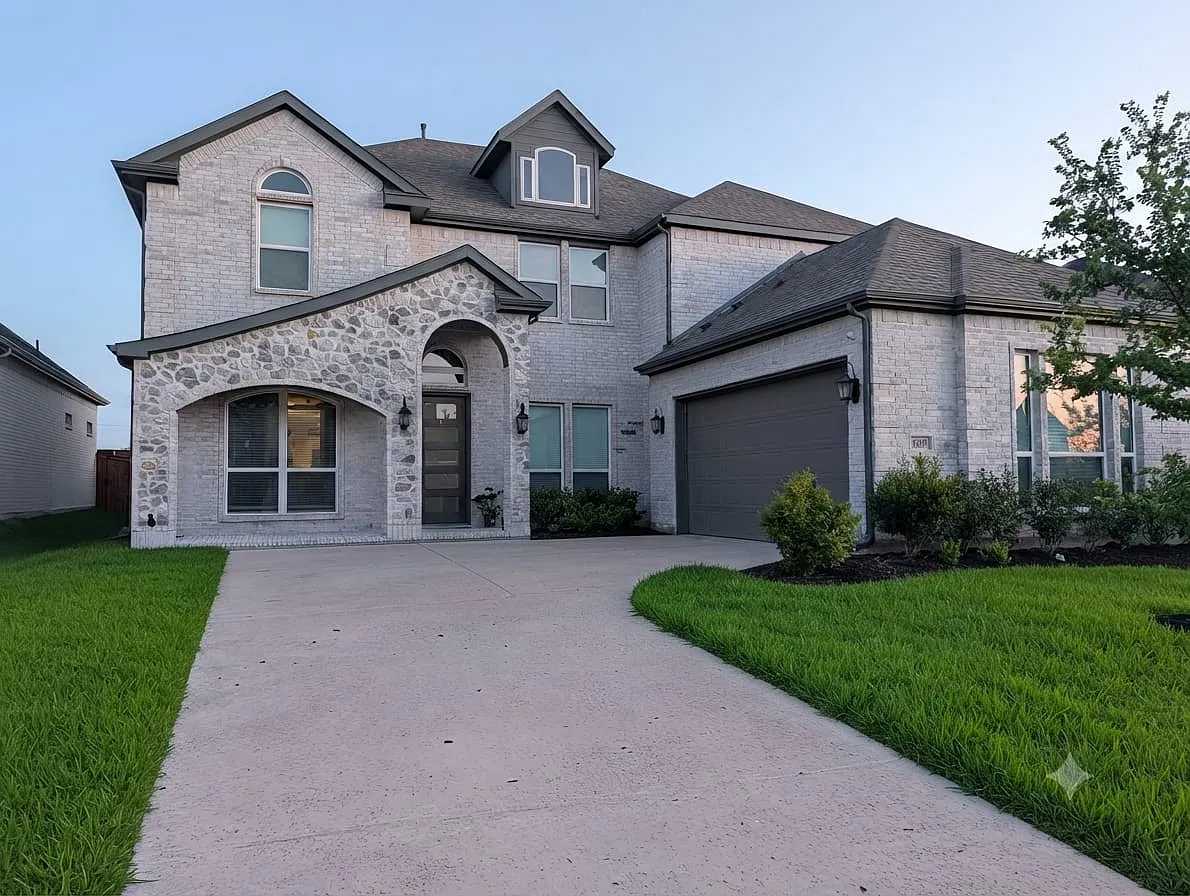5 bed, 4288 sqft, $4,350 — Photo 1