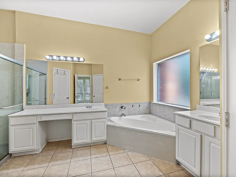 5544 Clay Ct — Photo 10