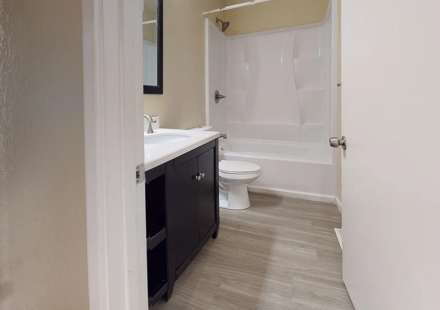 2 bed, 1.0 bath, 700 sqft, $2,850 — Photo 4