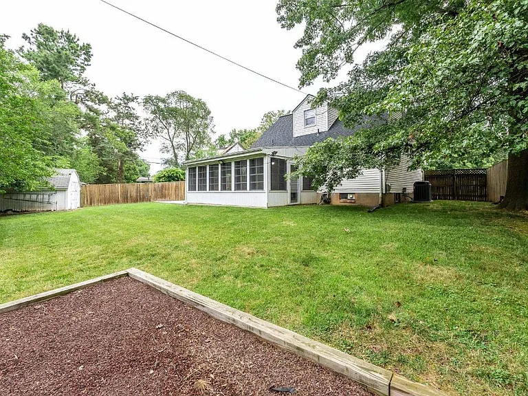 6814 Duke Dr — Photo 39