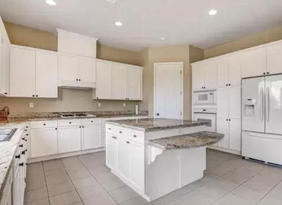 5th image of 5259 Villa Dante Ave