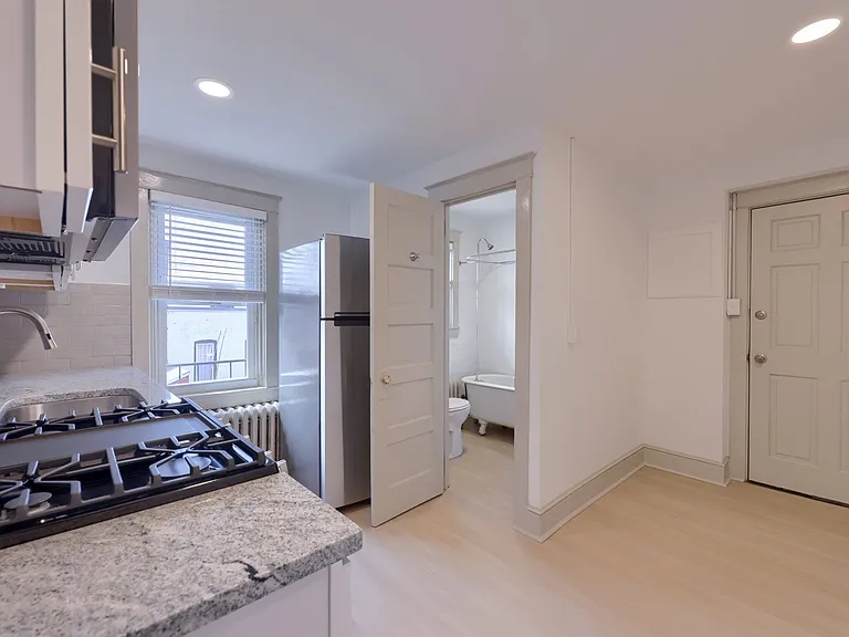 40 W James St #7 — Photo 8