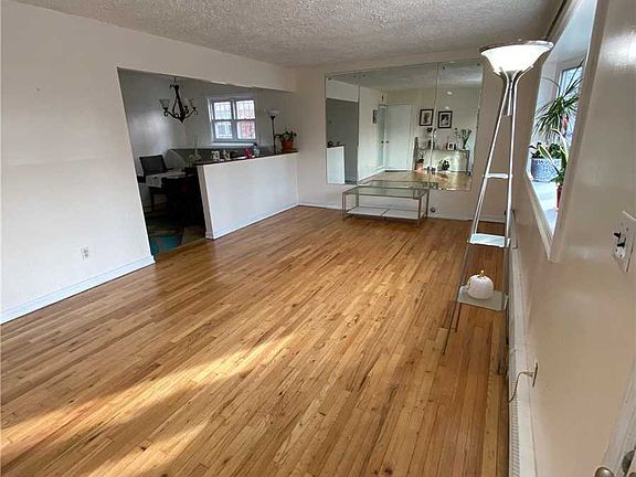 2nd image of 14007 Farmers Blvd