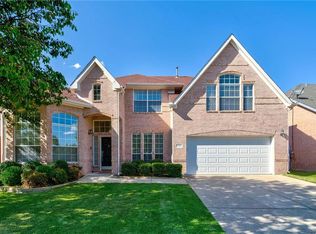 2816 Atrium Dr, Grand Prairie, TX 75052