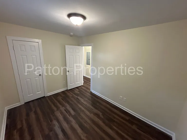 902 Pine St — Photo 11