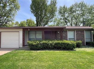 6550 Los Cimas Dr, Florissant, MO 63033