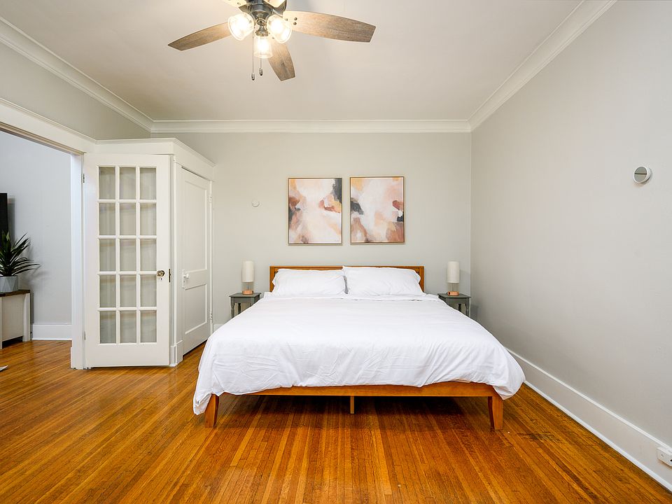 Bedroom (King Bed)