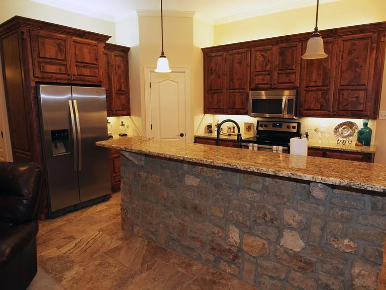 Kitchen/Bar