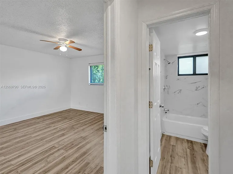 114 SE 8th St #203 — Photo 19