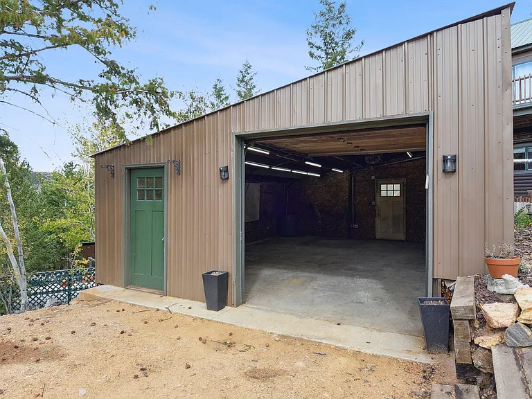7952 Kunst Rd — Photo 32