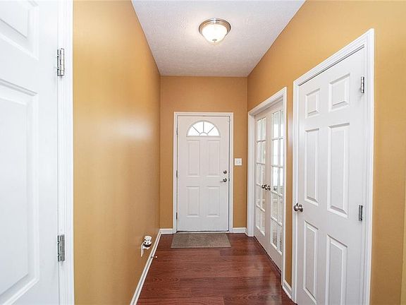 3rd image of 3938 Beaconsfield Ln