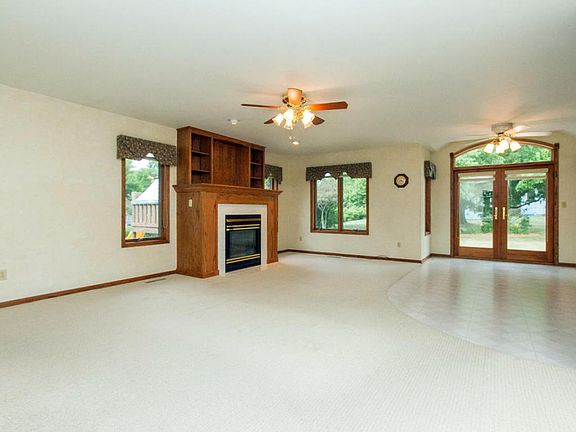 3rd image of 3006 Grove Ave