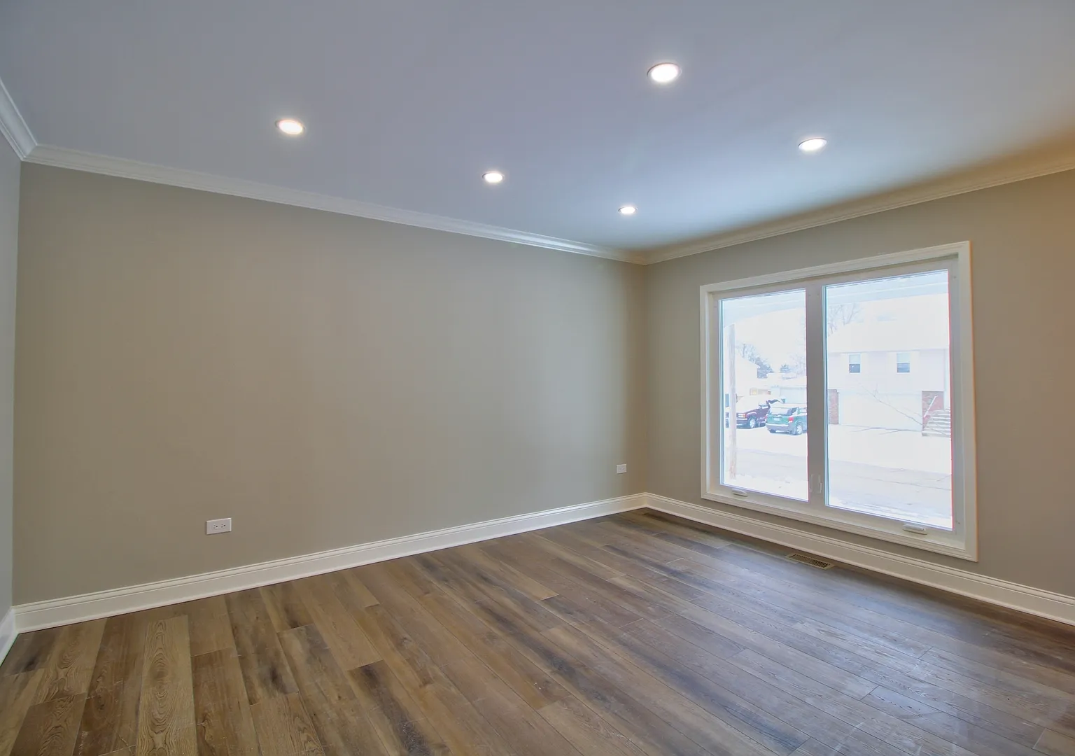 4 bed, 1998 sqft, $2,940 — Photo 3