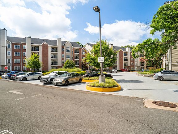 5th image of 3315 Wyndham Cir #2221
